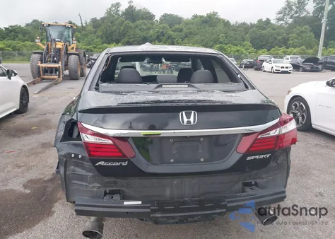 2017 Honda Accord Sport z USA, uszkodzony, nr VIN 1HGCR2F59HA004203